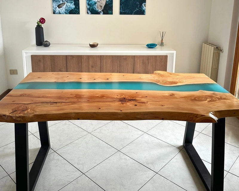 Tavolo da pranzo Cala Luna in legno e resina
