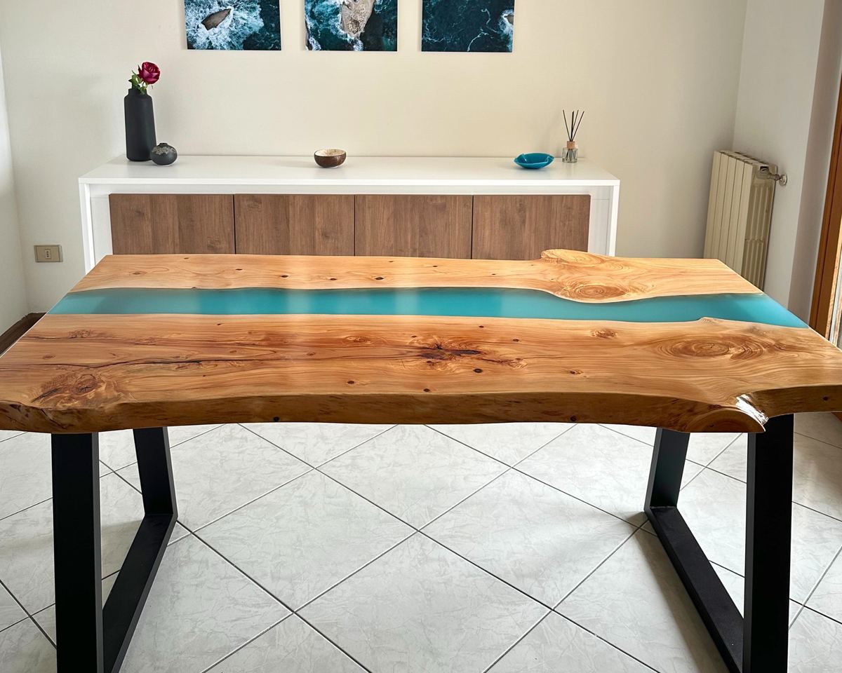 Tavolo Cala Luna in legno e resina