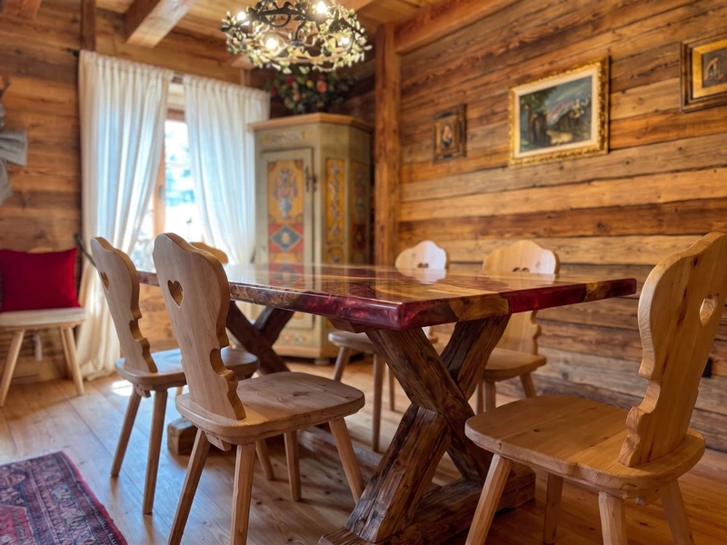 Tavolo da pranzo Ampezzo in noce e resina rosso fuoco su cavalletto in abete antico — Wood Riviera